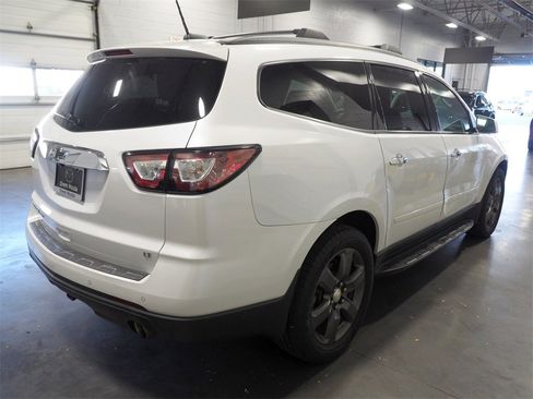 Used 2017 Chevrolet Traverse LT image 4