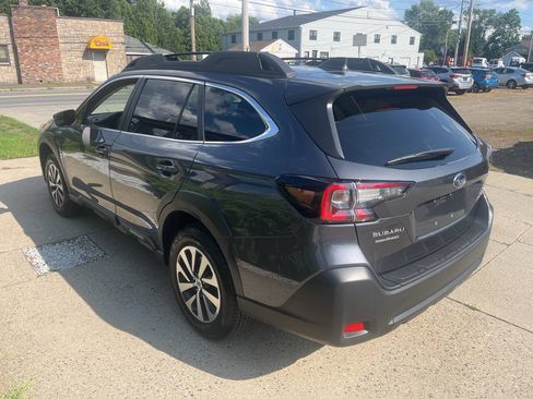 Used 2025 Subaru Outback Premium AWD/4WD image 3