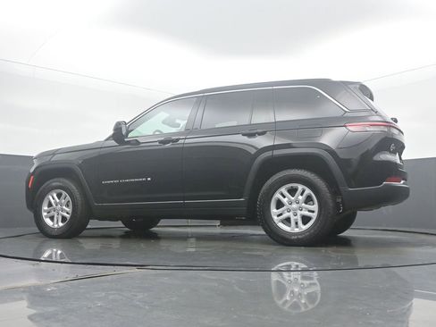Used 2024 Jeep Grand Cherokee Laredo AWD/4WD image 48