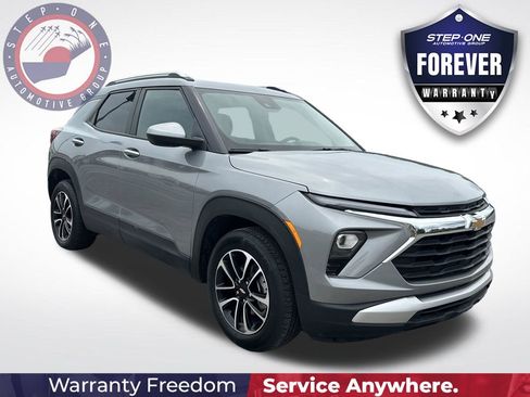 Certified 2026 Chevrolet TrailBlazer LT w/ LT Cold Weather Package FWD image 10