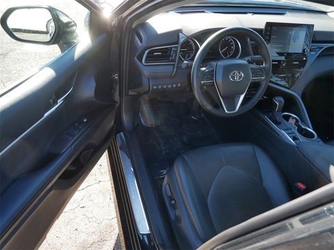 Certified 2022 Toyota Camry XLE image 10