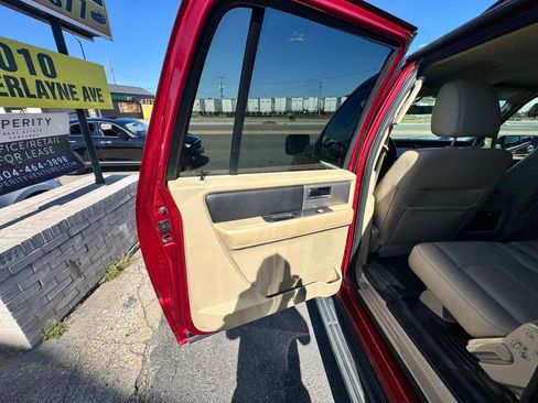 Used 2017 Ford Expedition EL XLT w/ Equipment Group 202A RWD image 12