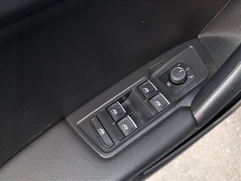 Certified 2021 Volkswagen Tiguan SE FWD image 31
