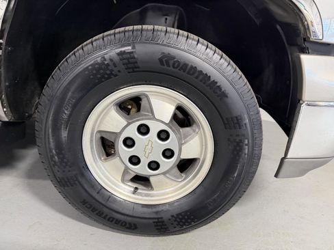 Used 2002 Chevrolet Tahoe LT RWD image 2