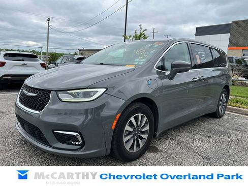 Used 2022 Chrysler Pacifica Touring-L FWD image 7