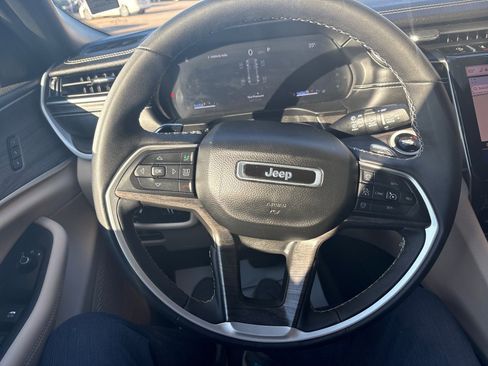 Used 2024 Jeep Grand Cherokee Limited image 14