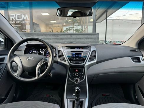 Used 2015 Hyundai Elantra SE image 19