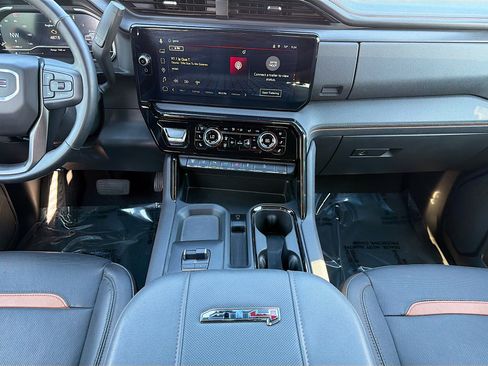 Used 2024 GMC Sierra 2500 AT4 w/ AT4 Premium Plus Package image 18