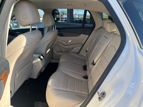 Used 2022 Mercedes-Benz GLC 300 4MATIC image 17