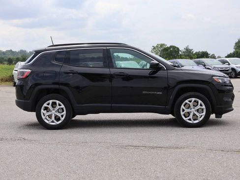 Used 2024 Jeep Compass Latitude AWD/4WD image 7