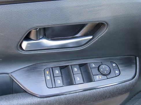 Used 2026 Nissan Kicks SV w/ Illumination Package FWD image 11