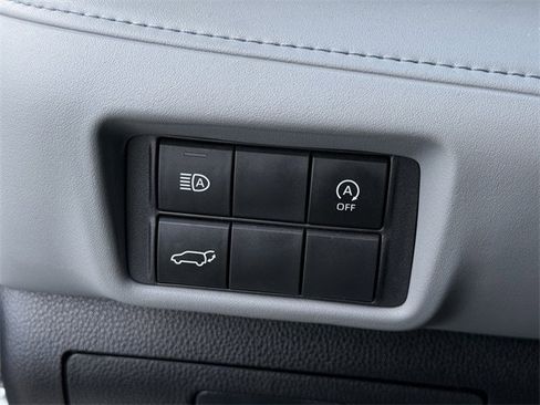 Used 2023 Toyota Highlander XLE image 26