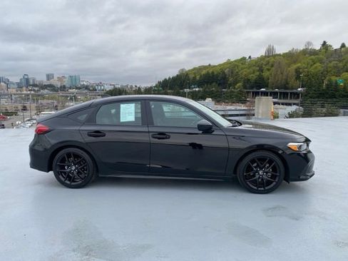 Used 2022 Honda Civic Sport image 2