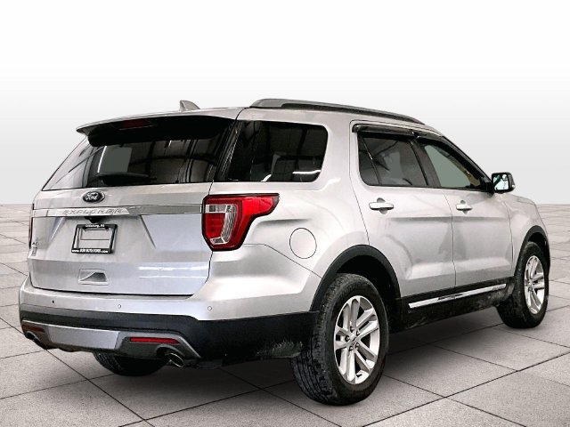 Used 2017 Ford Explorer XLT FWD image 12