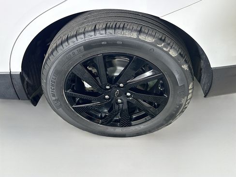 Used 2023 Chevrolet Equinox LS w/ LS Convenience Package FWD image 11