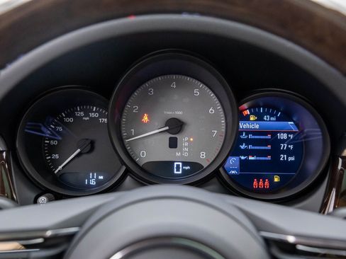 New 2026 Porsche Macan S image 21