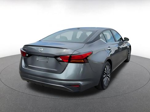 Used 2025 Nissan Altima 2.5 SV image 14