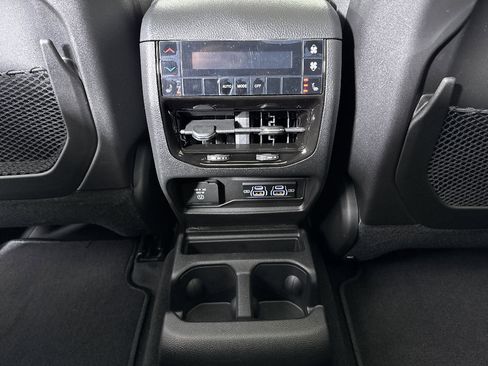 New 2025 Jeep Grand Cherokee L Limited w/ Black Appearance Package AWD/4WD image 28