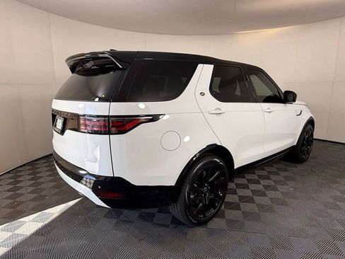 Used 2025 Land Rover Discovery Dynamic SE image 6