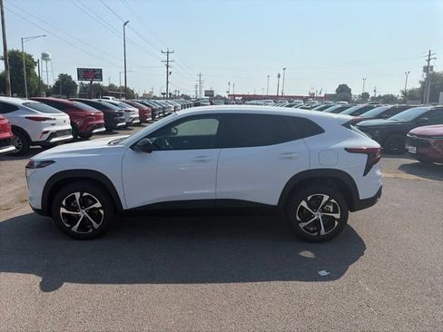 New 2026 Chevrolet Trax RS w/ Driver Confidence Package FWD image 3