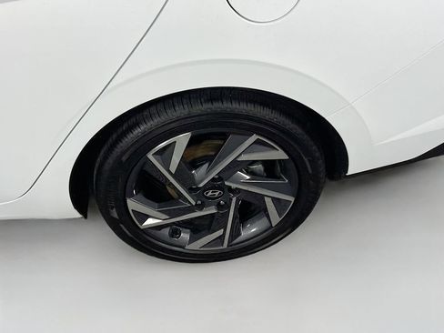 Certified 2025 Hyundai Elantra SEL image 25