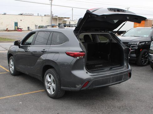 Used 2023 Toyota Highlander L image 7