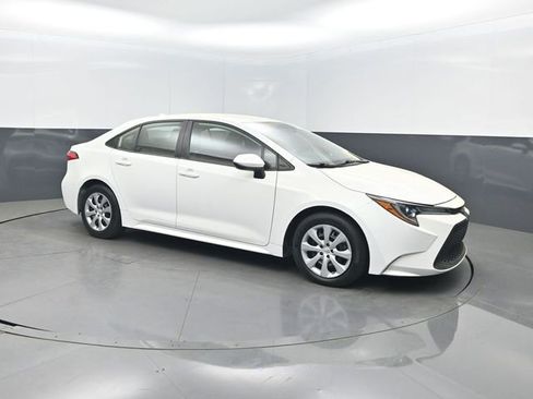 Used 2022 Toyota Corolla LE FWD image 32