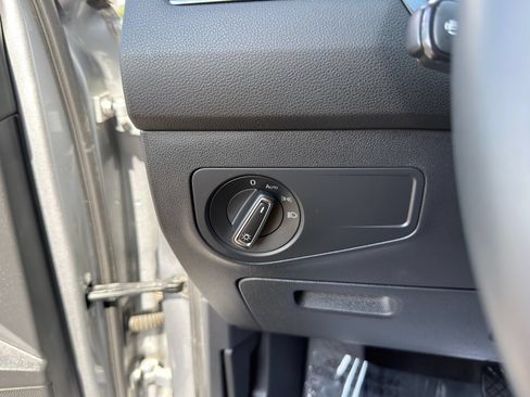 Used 2022 Volkswagen Tiguan SE FWD image 23
