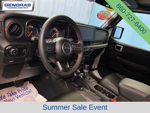 Used 2024 Jeep Gladiator Rubicon AWD/4WD image 12