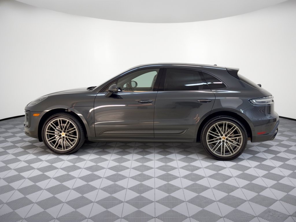 Used 2024 Porsche Macan AWD/4WD image 2