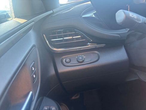 Used 2025 Buick Envista Sport Touring image 32