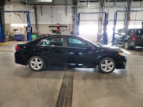 Used 2012 Toyota Camry SE FWD image 8