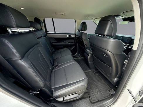 Used 2025 Hyundai Santa Fe SEL FWD image 17