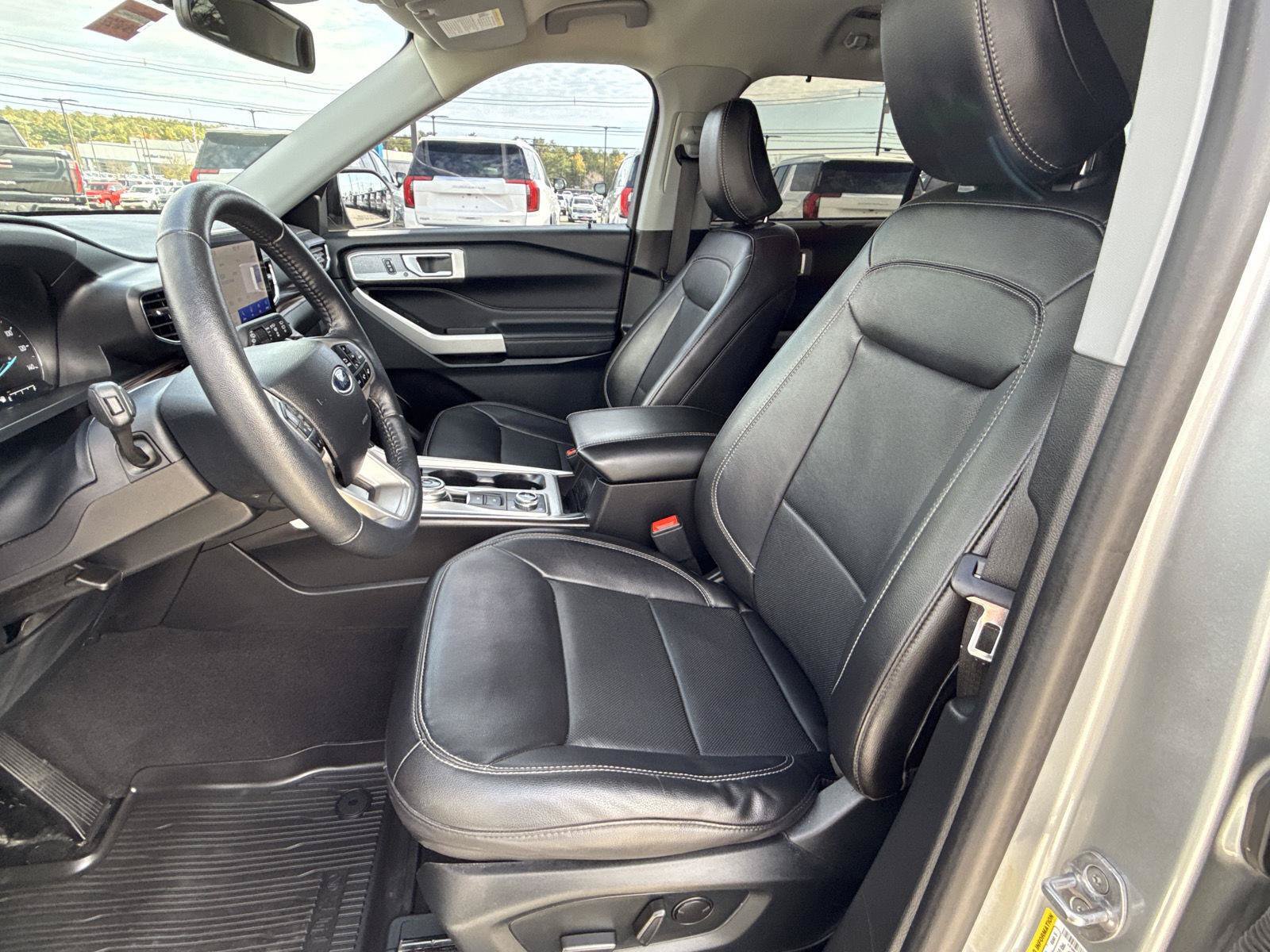 Used 2024 Ford Explorer Limited AWD/4WD image 12