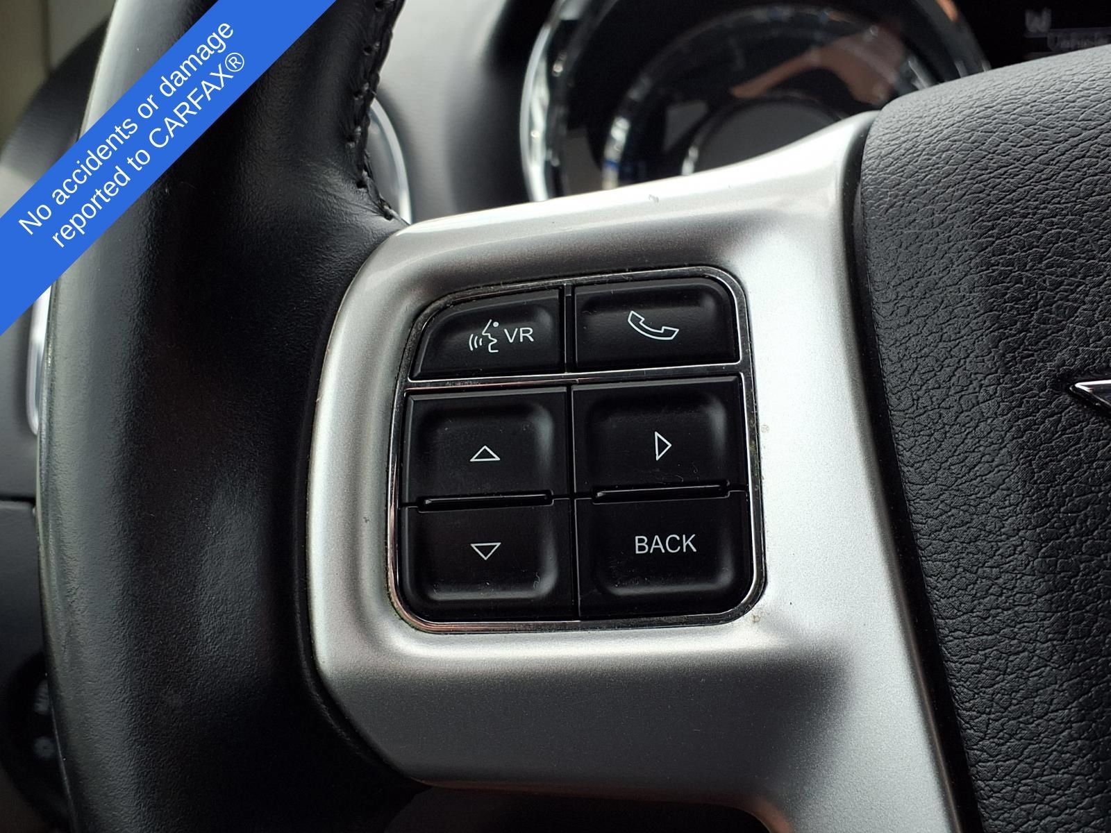 Used 2015 Chrysler Town & Country Touring-L FWD image 26