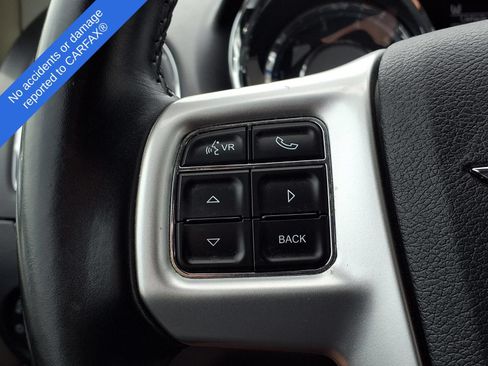 Used 2015 Chrysler Town & Country Touring-L FWD image 26