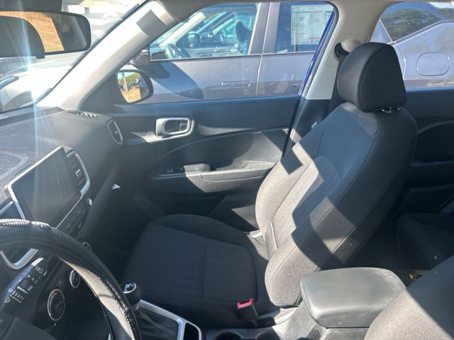Used 2025 Hyundai Venue SE FWD image 5