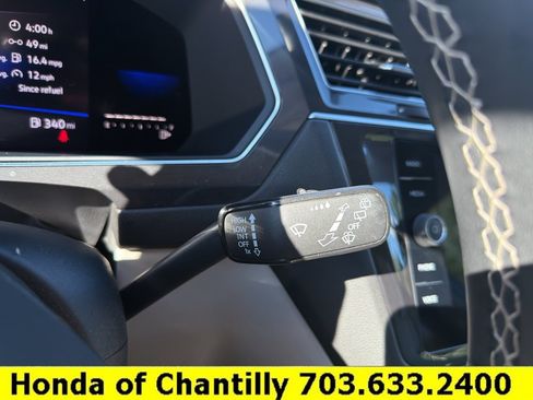 Used 2022 Volkswagen Tiguan SE AWD/4WD image 12