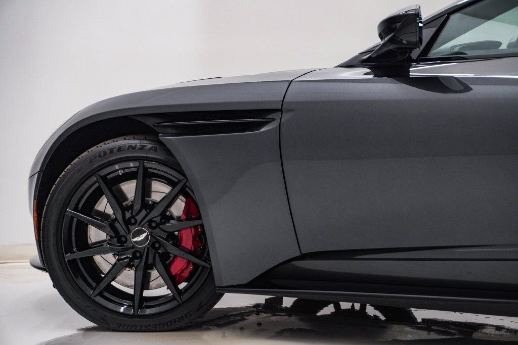 Used 2021 Aston Martin DB11 Coupe RWD image 13