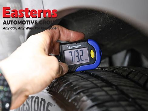 Used 2024 Volkswagen Taos SE image 25