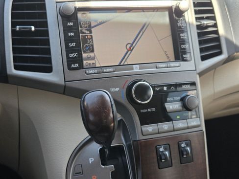 Used 2011 Toyota Venza AWD w/ Comfort Pkg image 16