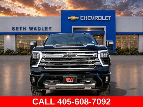 Used 2024 Chevrolet Silverado 2500 High Country w/ High Country Premium Package AWD/4WD image 2