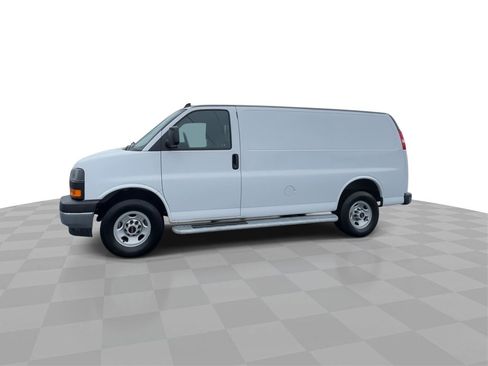 Used 2022 GMC Savana 2500 w/ Driver Convenience Package image 4