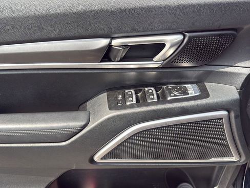 Used 2025 Kia Telluride S AWD/4WD image 9