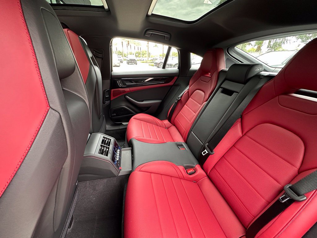 Used 2026 Porsche Panamera RWD image 39