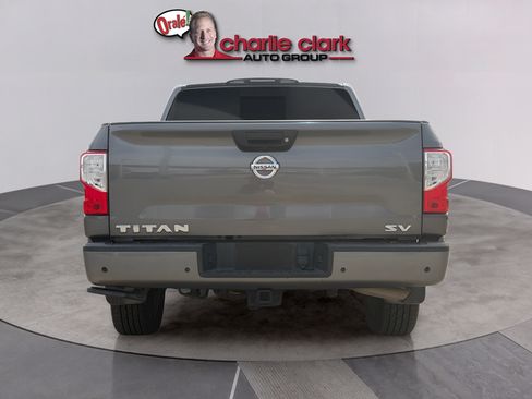 Used 2021 Nissan Titan SV w/ SV Convenience Package RWD image 4