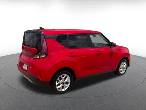 Used 2025 Kia Soul LX w/ LX Technology Package FWD image 12