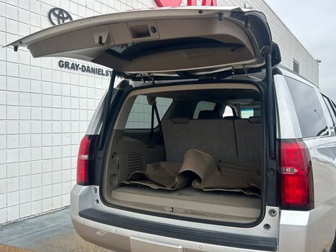 Used 2017 Chevrolet Suburban LT w/ Luxury Package image 37