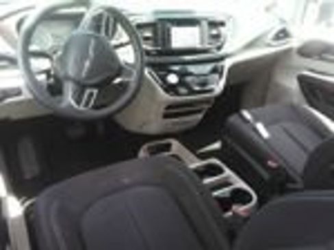 Used 2023 Chrysler Voyager LX FWD image 3