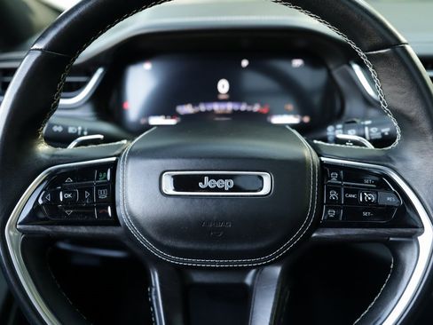 Used 2022 Jeep Grand Cherokee Overland w/ Luxury Tech Group IV image 11